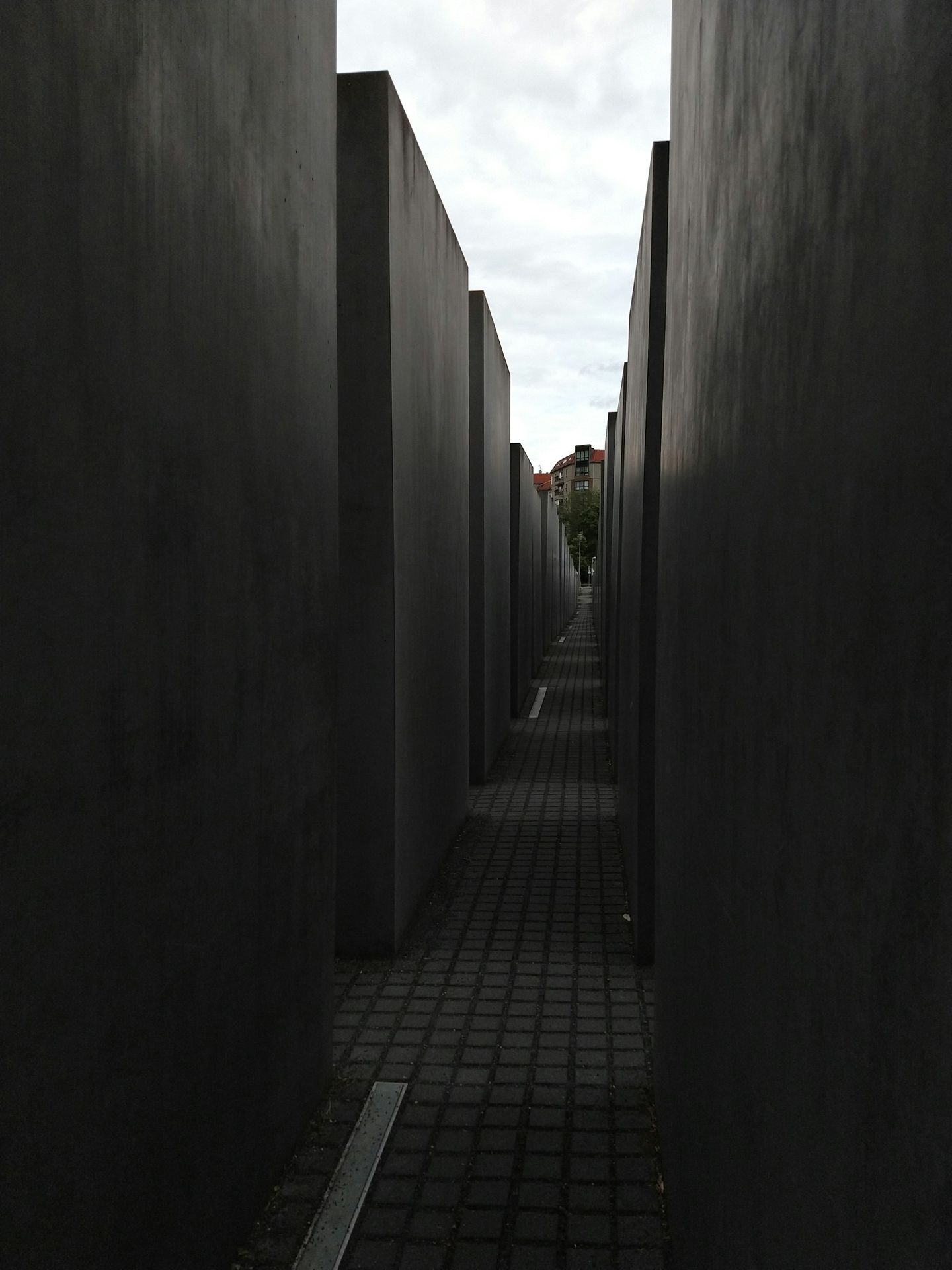 a narrow alley between two buildings